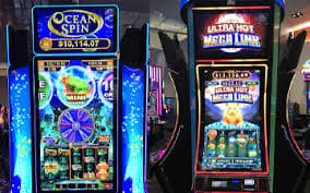 gsr hotel slots ဂိမ်း spin ဆွဲနေသော မြန်မာကစားသမား mobile ဖြင့် ကစားနေသောပုံ