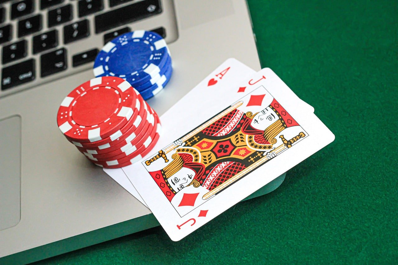 Myanmar National League ဘောလုံးပွဲကို App ဖြင့် live betting ပြုလုပ်နေသောပုံ